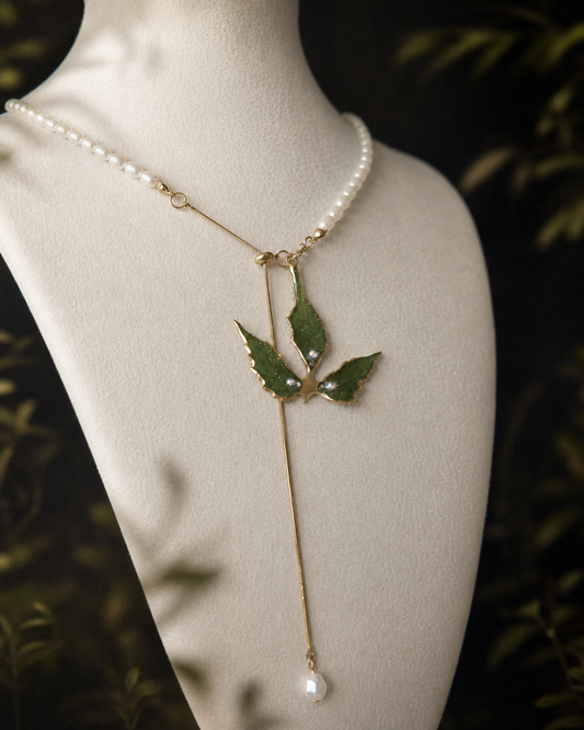 Close view of preserved Boston ivy leaf veins and crystal-style accents, Boston Ivy Pearl-Drop Split-Chain Necklace botanical jewellery by Terra Decode