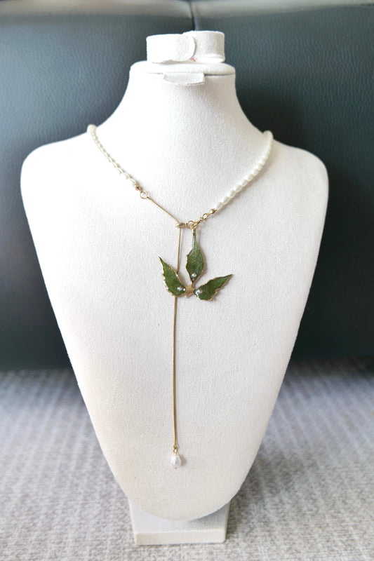 Real Boston ivy leaves preserved in a botanical necklace by Terra Decode