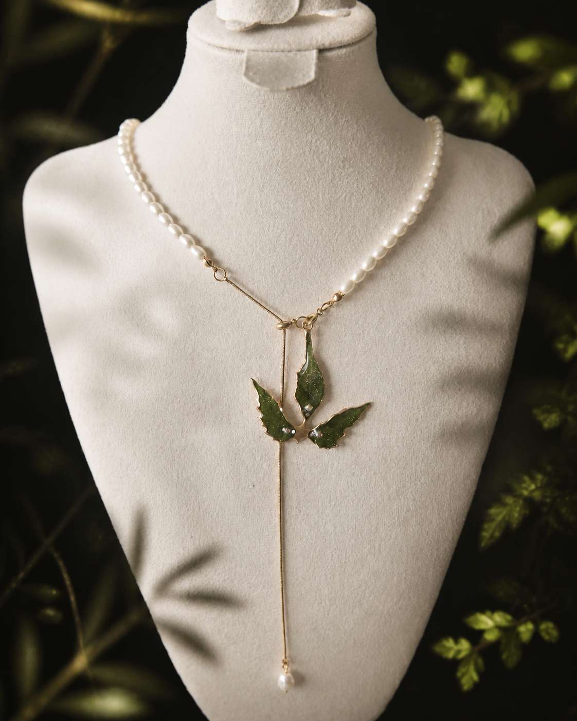 Pearl-drop detail below the Boston ivy botanical pendant, Boston Ivy Pearl-Drop Split-Chain Necklace botanical jewellery by Terra Decode