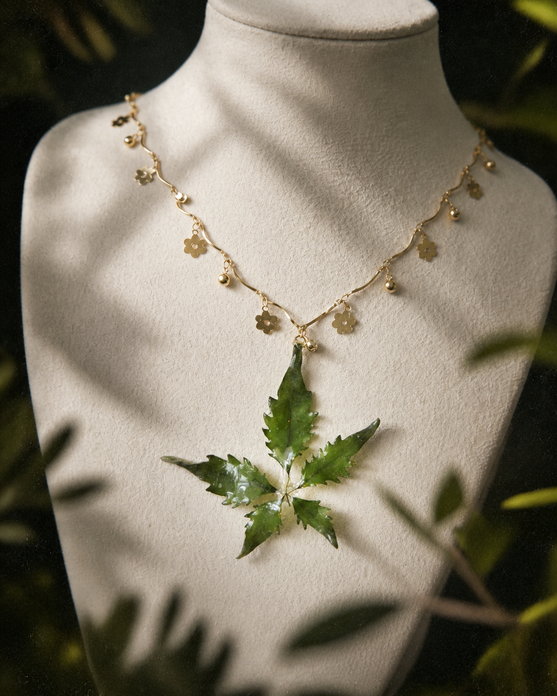 Close view of natural leaflet veins in the radiating botanical pendant, Chinese Chaste Tree Floral-Chain Necklace botanical jewellery by Terra Decode