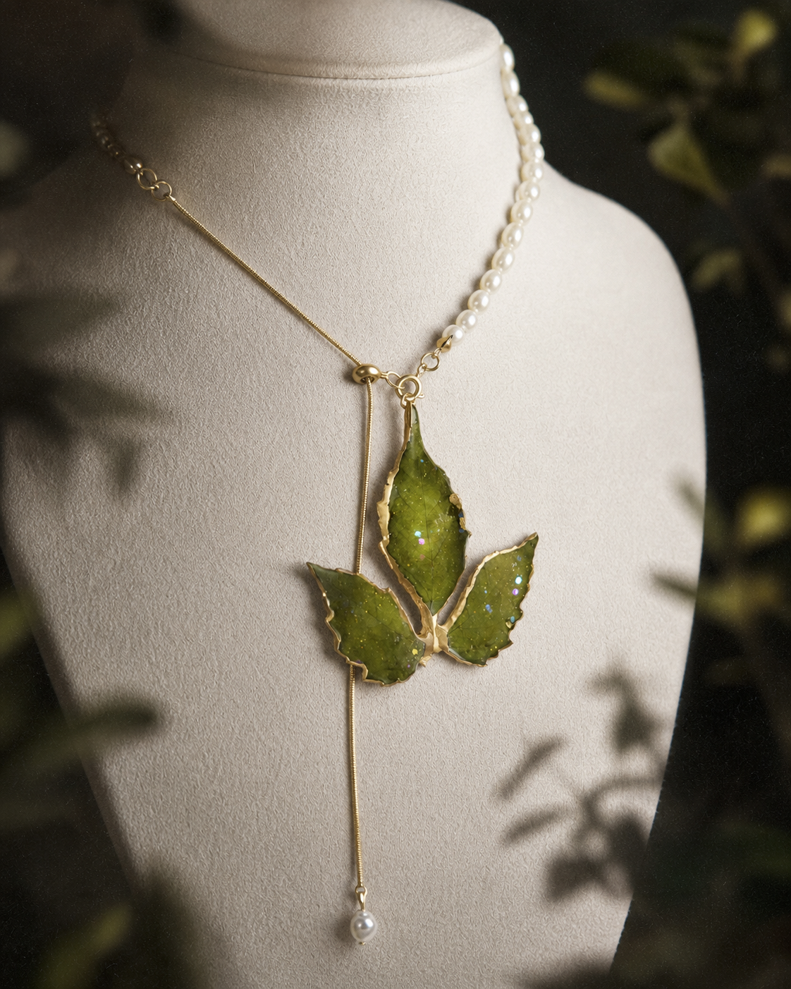 Detail of the imitation-pearl half-chain and gold-toned links, Gold-Edged Boston Ivy Pearl-Drop Necklace botanical jewellery by Terra Decode