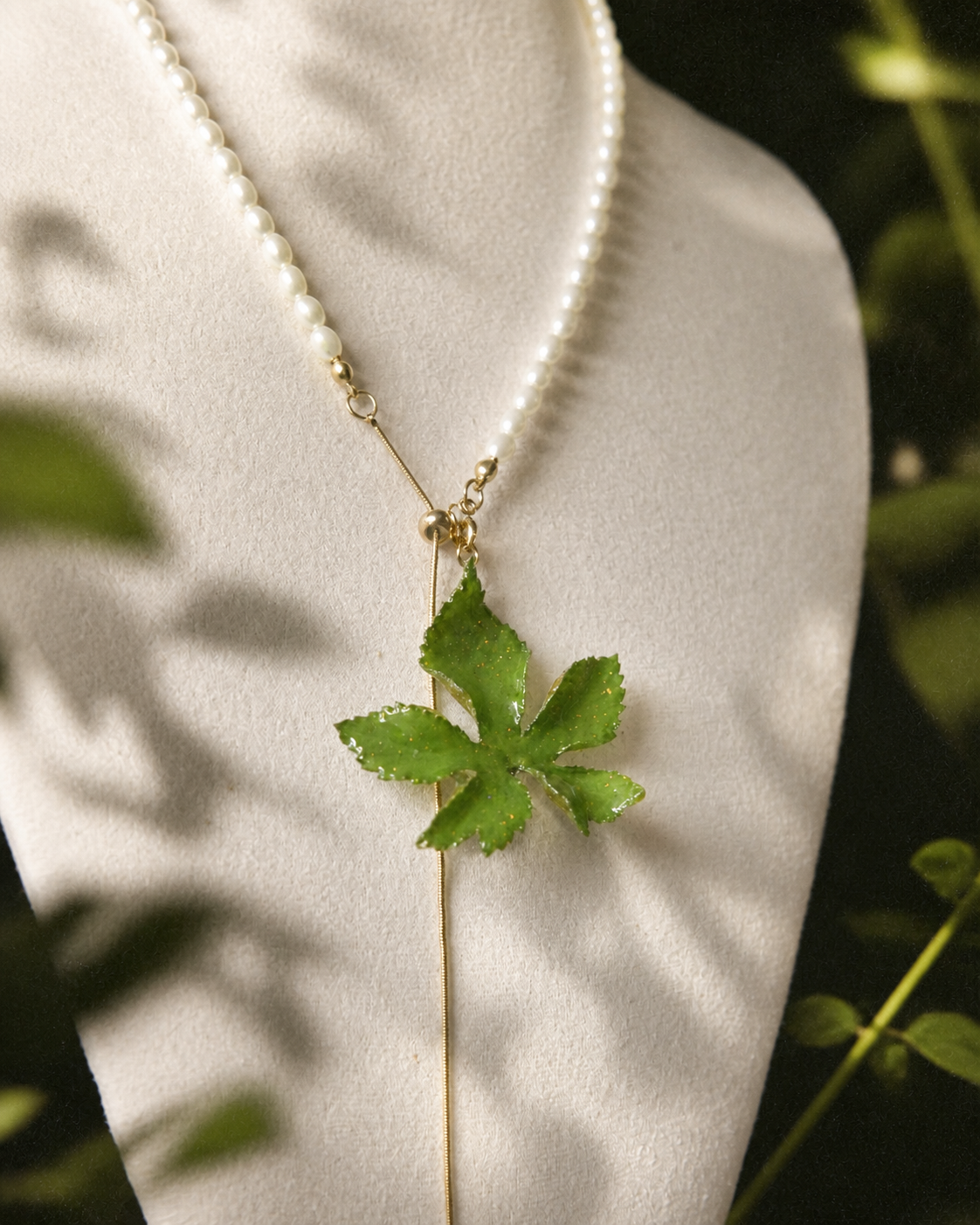 Detail of the gold-toned pull-through chain and imitation pearls, Japanese Hop Pearl-Drop Adjustable Lariat Necklace botanical jewellery by Terra Decode