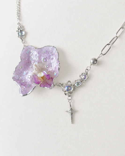 Detailed view of the real Phalaenopsis orchid preserved in clear resin, Lilac Phalaenopsis Moonstone-Style Star-Drop Necklace botanical jewellery by Terra Decode