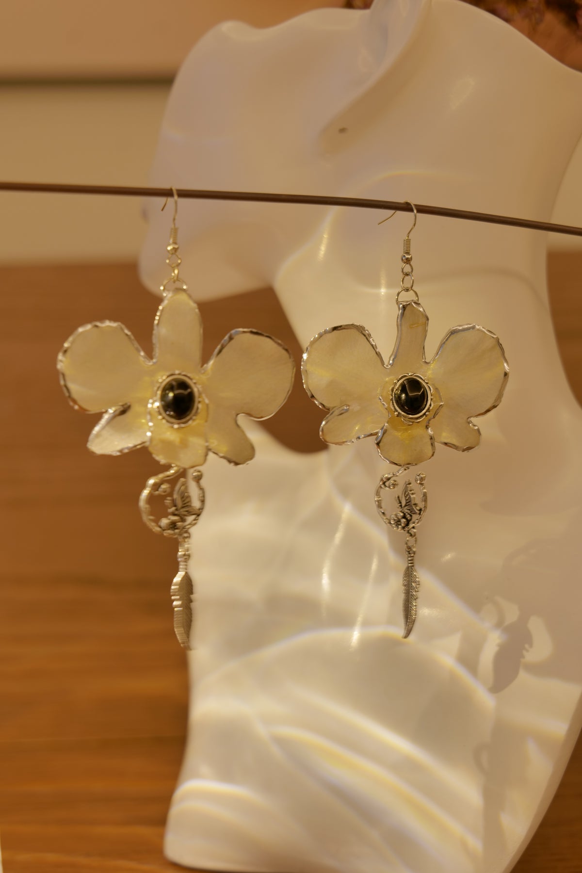 NOCTELLA — White Orchid Butterfly & Black Rhinestone Earrings