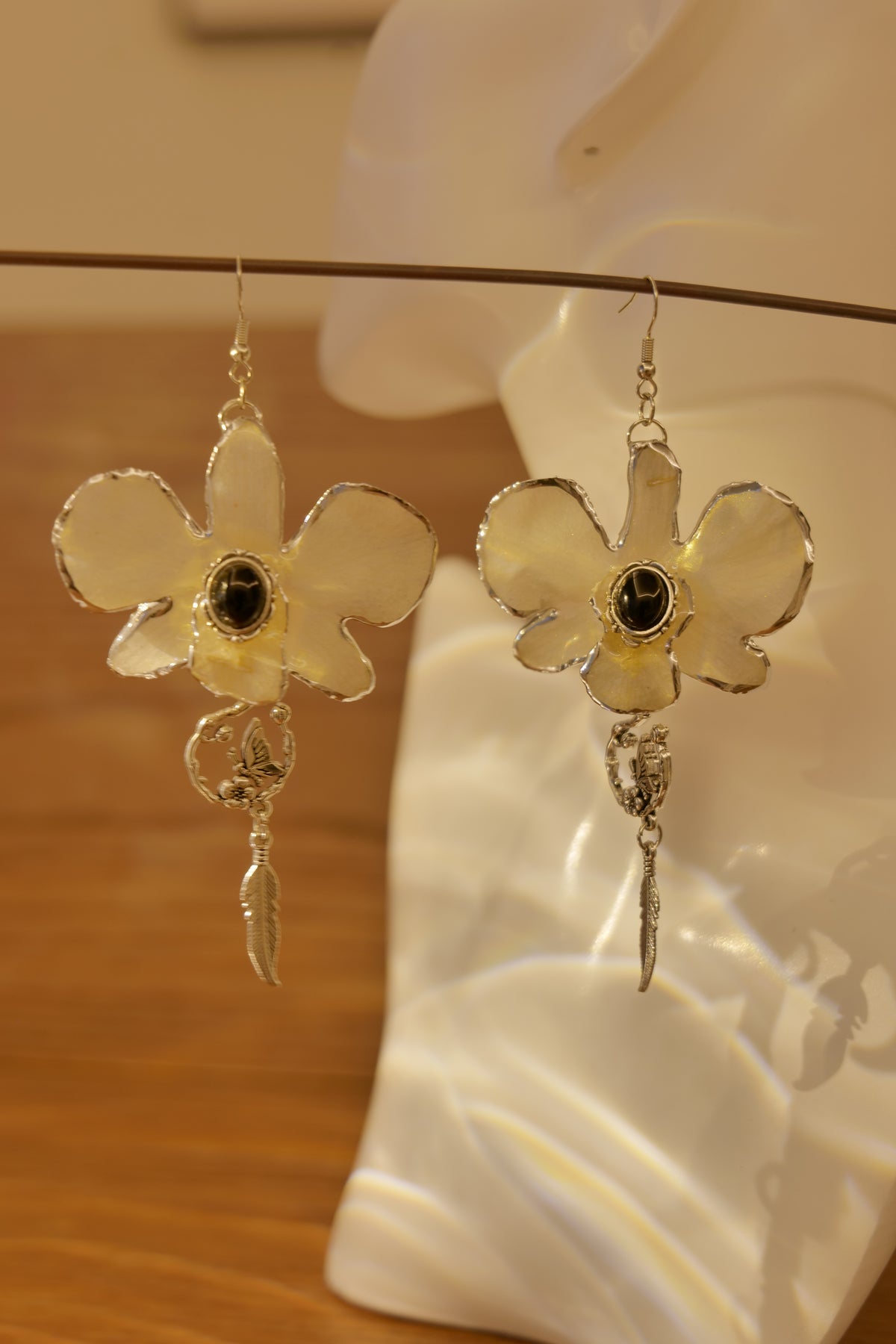 NOCTELLA — White Orchid Butterfly & Black Rhinestone Earrings