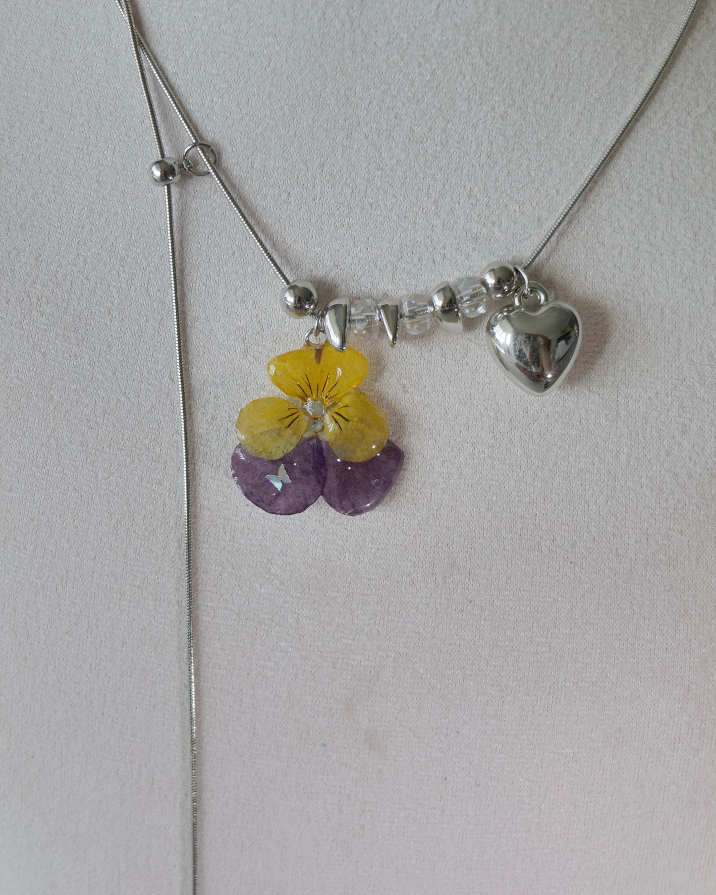 Alternate angle showing the pansy lariat sliding chain construction