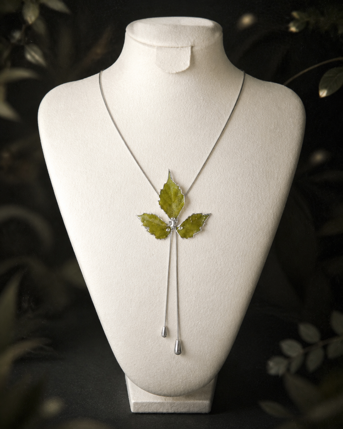 Close view of natural Boston ivy leaf texture preserved in clear resin, Silver-Toned Boston Ivy Twin-Drop Lariat Necklace botanical jewellery by Terra Decode
