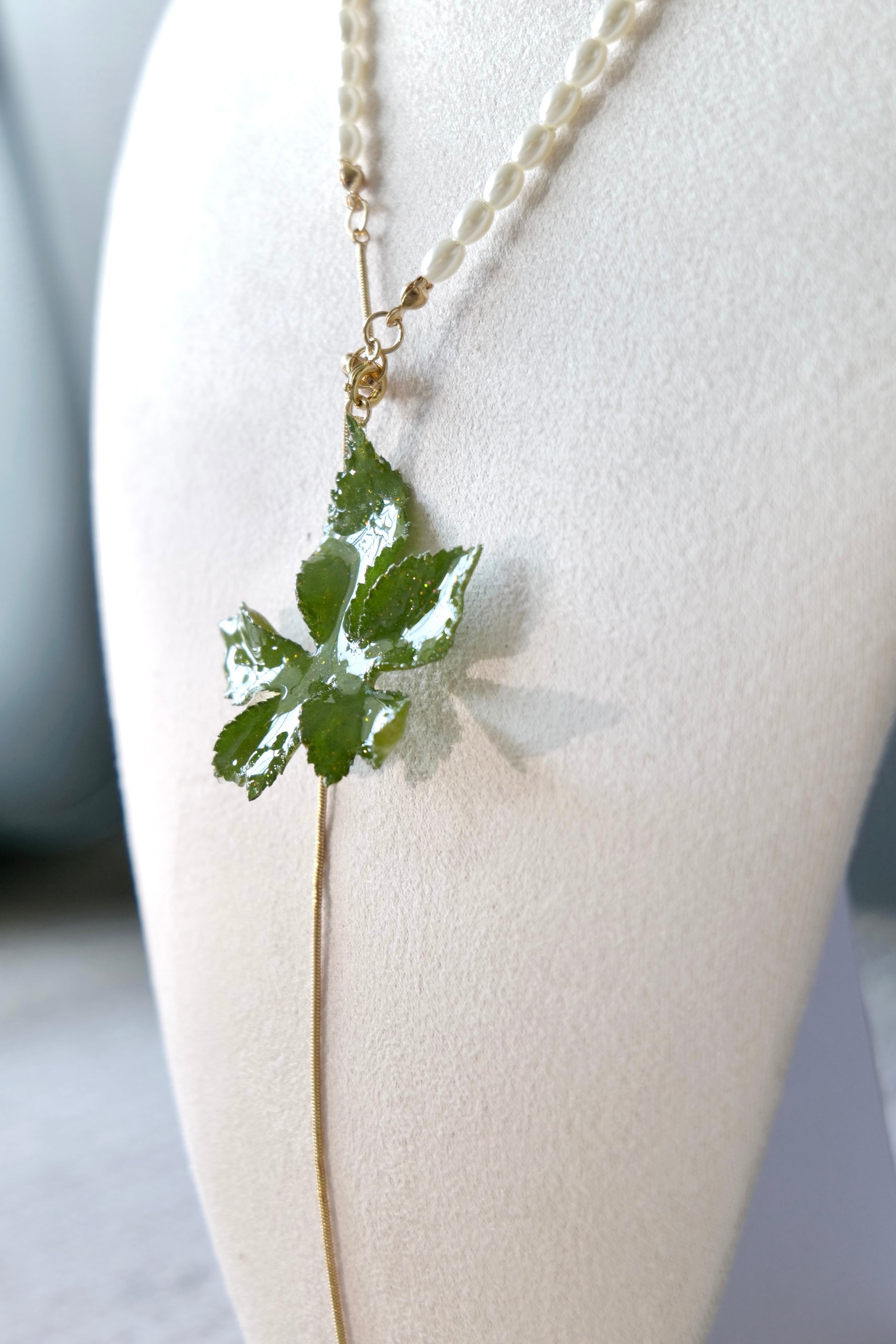 Full-length Japanese hop adjustable lariat with imitation-pearl drop