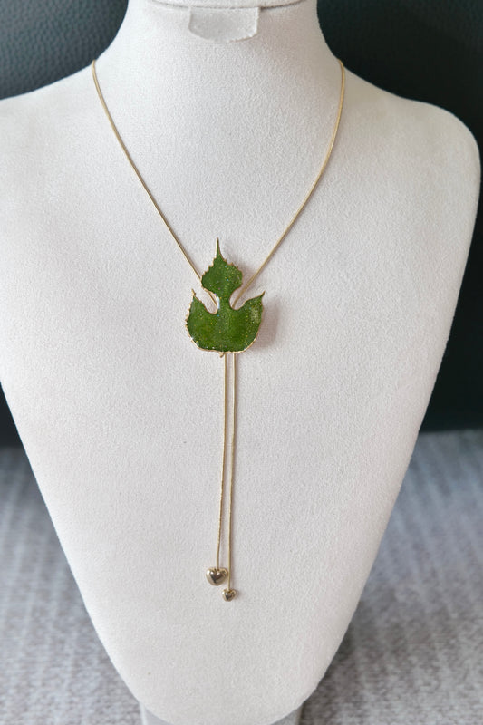 Front view of the paper mulberry lariat and two heart-shaped terminal drops