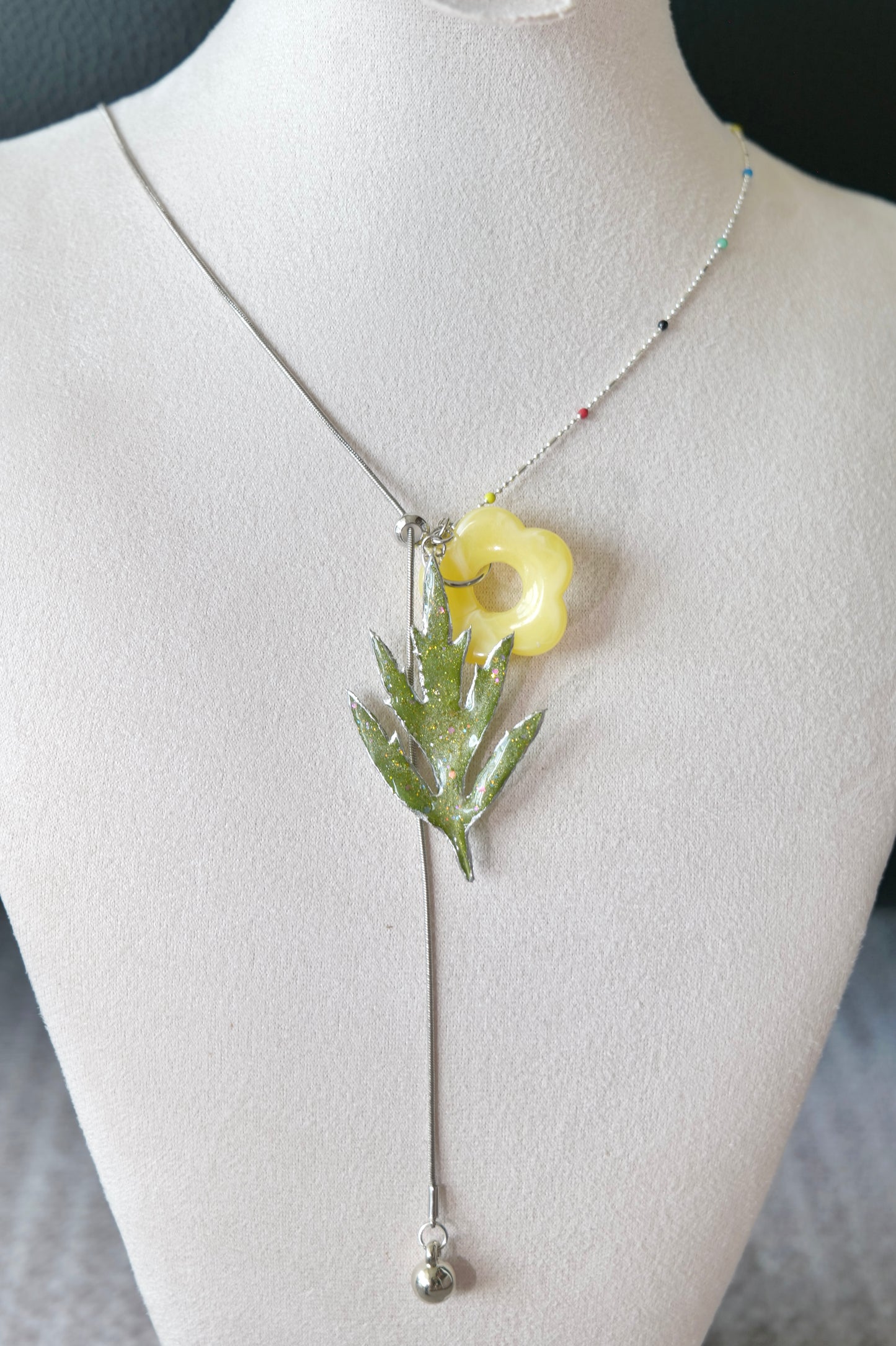 Close-up of the preserved Chinese mugwort and yellow acrylic flower charm
