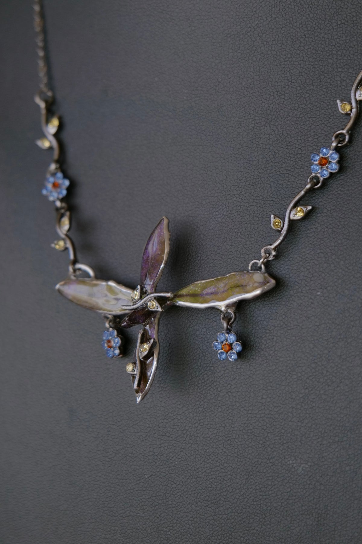 Close-up of blue floral crystal charms beside the preserved leaf centrepiece