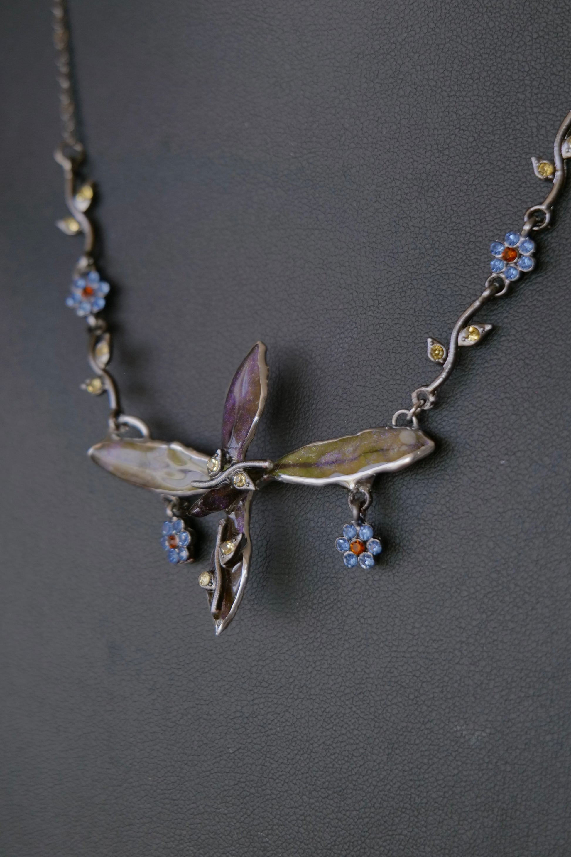 Close-up of blue floral crystal charms beside the preserved leaf centrepiece