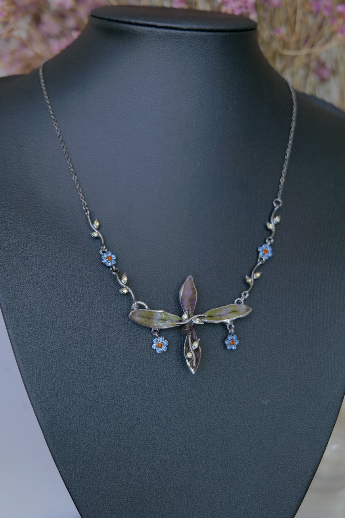 Back and fastening detail of the handmade preserved leaf necklace
